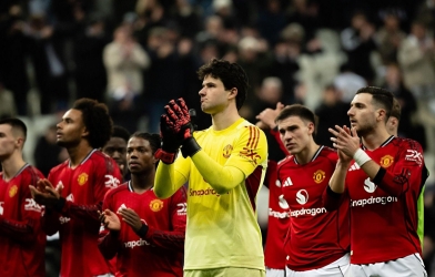 CĐV MU nổi giận, đòi đuổi thẳng một cầu thủ sau thất bại trước Newcastle