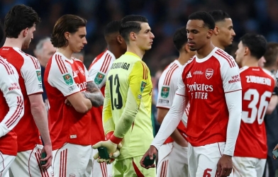 CĐV Arsenal không tin đội mình có thể vô địch Ngoại Hạng Anh