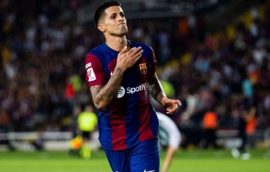 Barcelona hy vọng Cancelo tự chấm dứt hợp đồng