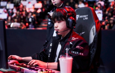 T1 trói chân thành công 'Quái vật thiên tài' thêm 3 năm