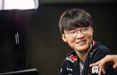 Fan bất ngờ vì hành động đáng chú ý của Faker