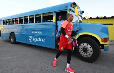 Curaçao gây sốt với màn di chuyển bằng xe buýt không cửa sổ trước World Cup 2026