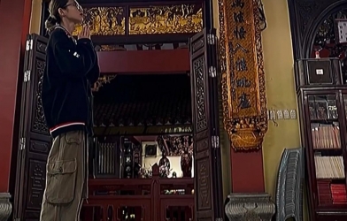 Fan girl T1 gây sốt MXH với màn cổ vũ “tâm linh” sau trận đại chiến Gen.G
