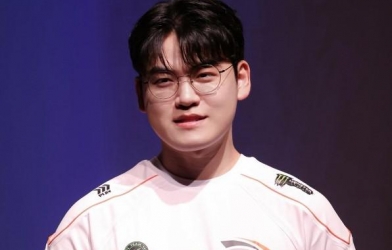 Gumayusi gây xúc động với hành động đẹp tại fanmeeting tại Việt Nam