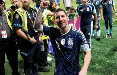Hé lộ cầu thủ tuyển Anh nhận áo đấu của Messi sau bán kết World Cup 2026