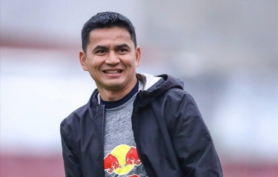 Kiatisak  tự hào ‘khoe’ học trò cưng HAGL lên tuyển