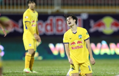 NÓNG: HLV Kiatisak đột ngột báo tin dữ, HAGL gặp 'tổn thất nghiêm trọng'