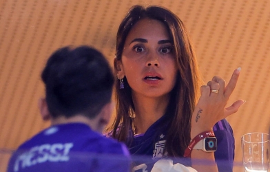 Vợ Messi mắng té tát 'fan CR7' tại World Cup 2022