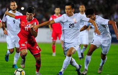 Dễ dàng đả bại Tajikistan, Kazakhstan tìm lại niềm vui chiến thắng