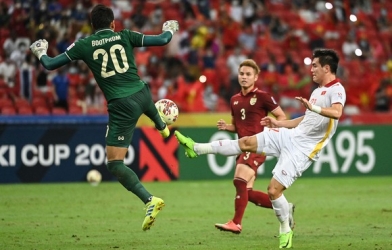 Thủ môn ĐT Thái Lan lên bàn mổ sau pha va chạm với Tiến Linh