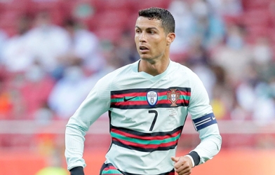 Lập hàng loạt kỷ lục, Ronaldo vẫn thua huyền thoại châu Á