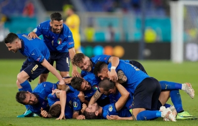 Italia lập kỷ lục chưa từng có ở Euro