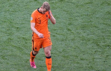 De Ligt nói gì sau tình huống dùng tay chơi bóng?