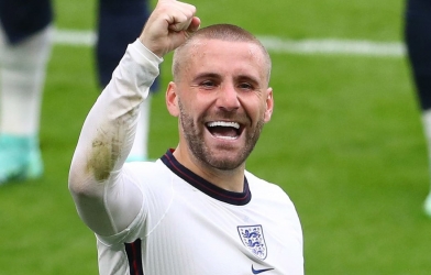 MU gia hạn với ‘Roberto Carlos mới’?