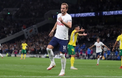 Harry Kane tỏa sáng, Tottenham giành vé vào vòng bảng Conference League