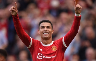 Ronaldo tỏa sáng, MU dễ dàng hủy diệt Newcastle trên sân Old Trafford