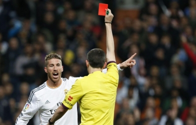 Top 10 cầu thủ nhận nhiều thẻ đỏ nhất lịch sử: Đồ tể Ramos, bất ngờ với người dẫn đầu