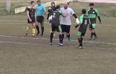 Thủ môn 37 tuổi lập hat-trick tại giải đấu châu Âu