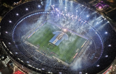 Argentina trải áo 'GRACIAS 10' khổng lồ giữa sân trong ngày chia tay Messi