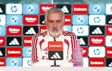 Bị hỏi điểm yếu Barca, Mourinho đáp một câu khiến cả phòng họp báo bật cười