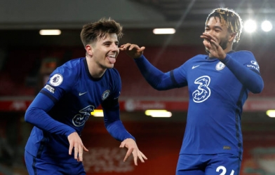 Top 4 Ngoại hạng Anh: Liverpool, Chelsea sáng cửa