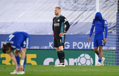 Mất top 4 vào tay Chelsea, NHM Leicester ‘điên cuồng tấn công’ MXH