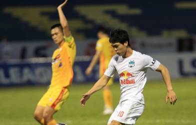 Cựu còi vàng: 'Công Phượng không đáng phải nhận thẻ'