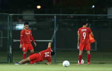 Quang Hải phải tập riêng cùng Văn Toàn và Tuấn Anh