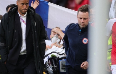 Manchester United cầu nguyện cho Eriksen sau tình huống đột quỵ ở EURO 2021