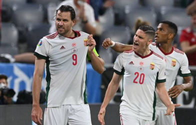 Adam Szalai khiến người Đức 'câm lặng' trên thánh địa Allianz Arena