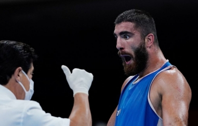 Võ sĩ Pháp 'ăn vạ' suốt 30 phút tại OLYMPIC 2021