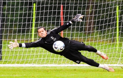 HLV ĐT Thái Lan 'đáp trả cực gắt' CĐV xứ chùa Vàng