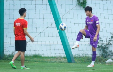 Thêm Quế Ngọc Hải bị đau, HLV Park Hang Seo 'đứng ngồi không yên'