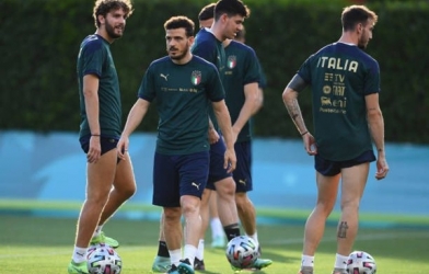 Gặp sự cố, ĐT Italia bất ngờ đóng cửa đại bản doanh