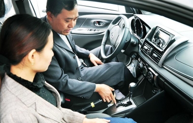 Lưu ý khi sử dụng xe số tự động: Đừng vội chuyển số khi xe chưa dừng hẳn