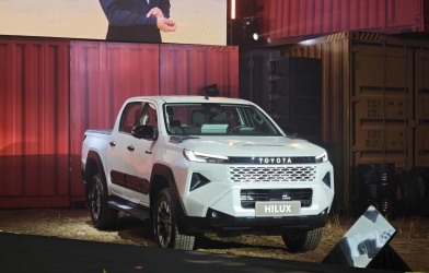 Toyota Hilux 2026 trình thức trình làng khách Việt: Giá khởi điểm từ 632 triệu đồng, 'phả hơi nóng' lên Ford Ranger