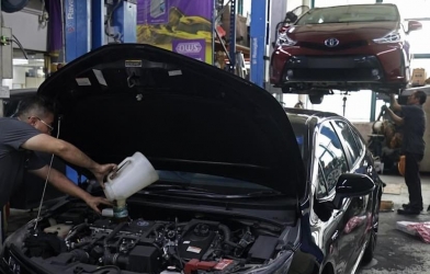 Xe điện bùng nổ, các xưởng sửa chữa ô tô truyền thống tại Singapore lao đao