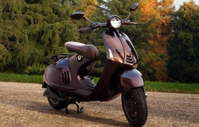 Đại lý tư nhân chào bán Vespa 946 bản đặc biệt mừng Tết Bính Ngọ với giá ngang xe gầm cao hạng B