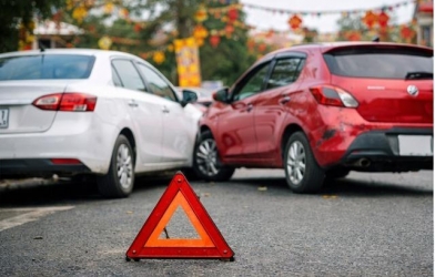 Gặp tai nạn khi thuê ô tô tự lái dịp Tết: Xử lý thế nào để không 'mất tiền oan'?