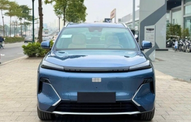 SUV hybrid cắm sạc Geely EX5 nhận đặt cọc tại Việt Nam: 'Ăn xăng' ngang xe máy, giá dự kiến từ hơn 840 triệu đồng