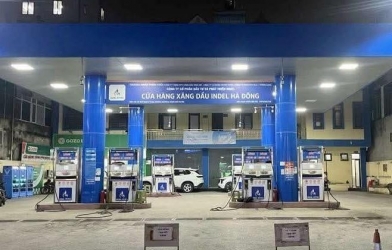 Nhu cầu tăng cao, một cửa hàng xăng dầu tại Hà Nội treo biển thông báo hết xăng