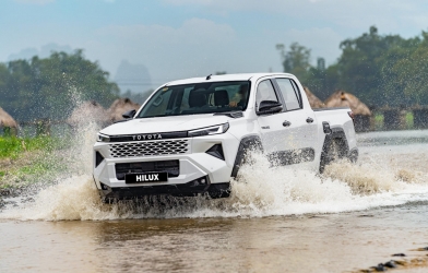 Toyota Hilux vươn lên ngoạn mục, Ford Ranger lần đầu bị soán ngôi sau nhiều năm thống trị phân khúc bán tải