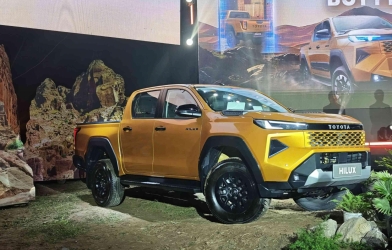 Thị trường ô tô tháng 2 biến động mạnh: Nhiều 'ngôi vương' phân khúc đổi chủ