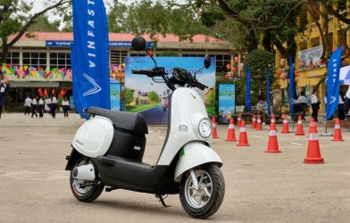 Dưới 15 triệu đồng, người Việt có thể chọn mua những mẫu xe máy điện nào?