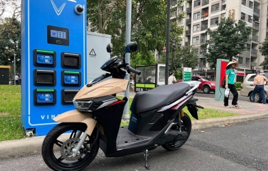 Lộ ảnh xe máy điện VinFast Viper ngoài đời thực, sẵn sàng bàn giao đến khách Việt