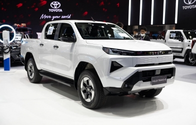 Cận cảnh Toyota Hilux bản chạy điện: Thiết kế hiện đại, tầm vận hành hơn 300 km/sạc