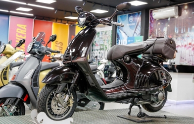 Vespa 946 bản Ngựa cho năm Bính Ngọ về đại lý Việt, giá hơn nửa tỷ đồng