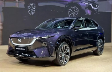 Ảnh thực tế Mazda CX-6e tại Đông Nam Á: Màn hình 26 inch siêu lớn, nội thất gần như không có nút bấm