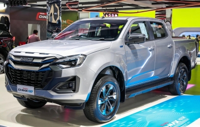 Xem Isuzu D-Max EV ngoài đời thực: Bán tải thuần điện với phạm vi hoạt động 331 km/sạc