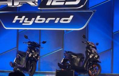 Chênh lệch 4 triệu đồng, hai phiên bản của Yamaha Gear 125 Hybrid có gì khác biệt?